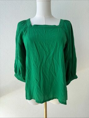 EUC, XSP, gorgeous Kelly green square neck blouse with 3/4 sleeves with button